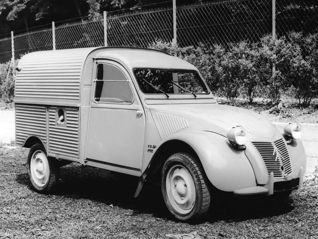 Ao entrar no capital da Panhard a Citroën aproveitou as sua instalações para produzir a furgoneta Citroën 2cv AZU.