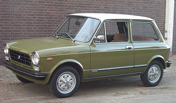 Autobianchi A112, pequeno citadino comercializado pela Citroën durante o acordo que uniu as duas marcas.