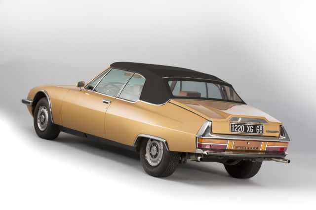 O SM Mylord com a capota difere do SM original, parece mais um sedan ao invés de um coupé.