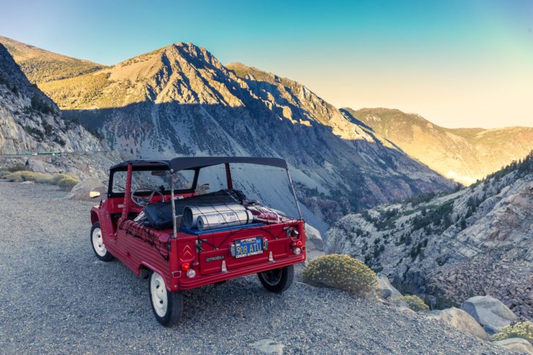 O Méhari US possui uma porta de bagageira exclusiva assim como é adicionada uma luz de marcha atrás.