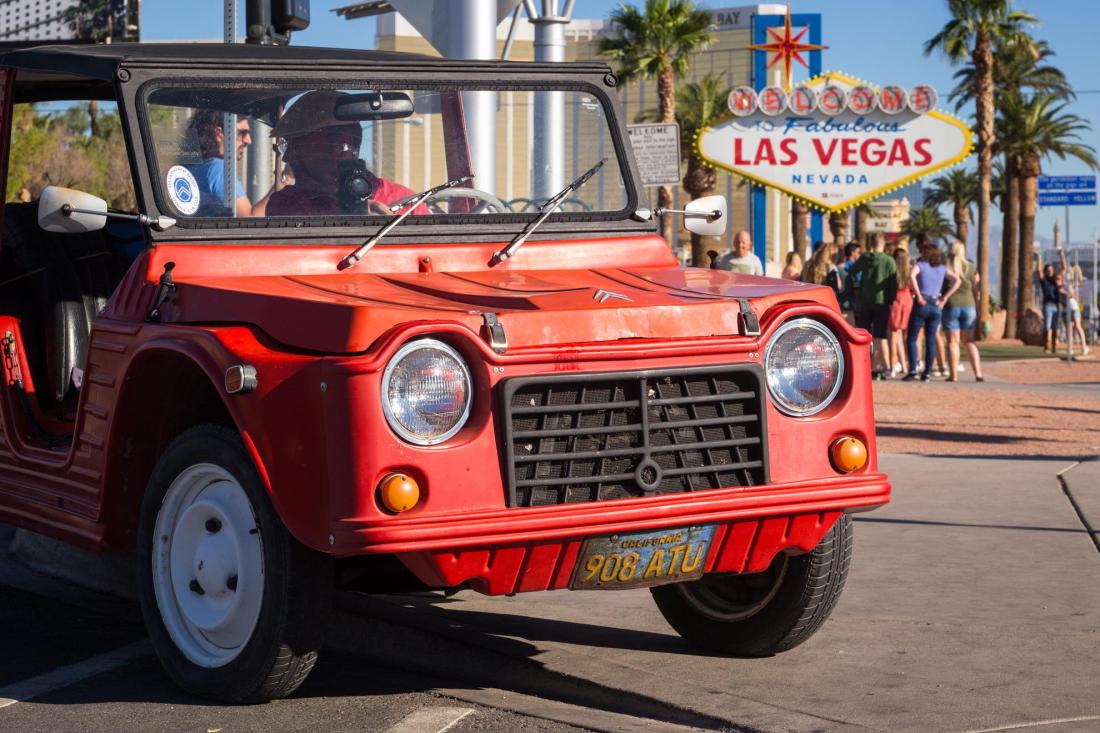 A principal modificação feita no Méhari para respeitar as normas americanas foi esta nova frente composta de faróis de maiores dimensões.